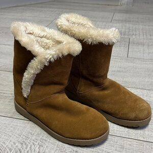 Universal Thread Womens Daniah Chestnut Genuine Suede Faux Fur.